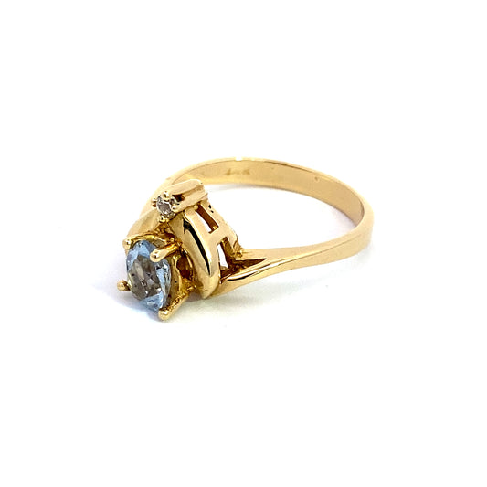 14K Yellow Gold Ladies Light Blue Stone Ring Size 7.5  2.5Dwt