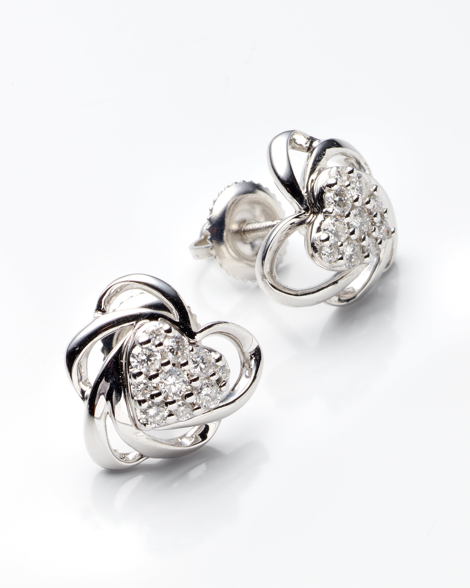 0.33Ctw 14K White Gold Diamond Heart Stud Earrings