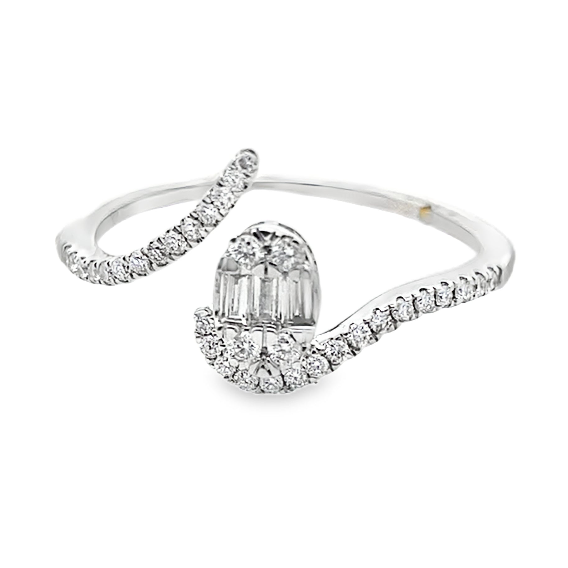 0.25Ct 18K White Gold Rd/Bgt Diamond Ladies Ring Size 7 1.4Dwt