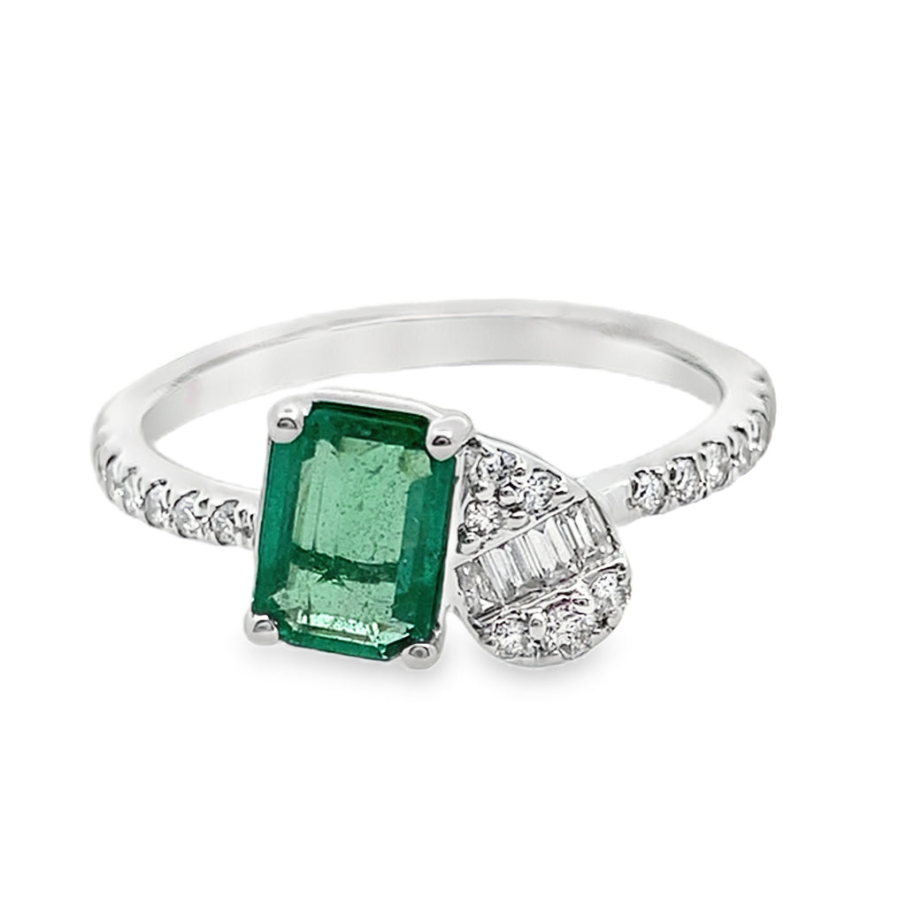 1.20Ct Rd/Bgt/Em 18K White Gold Diamond & Emerald Fashion Ring Size 7 2.0Dwt