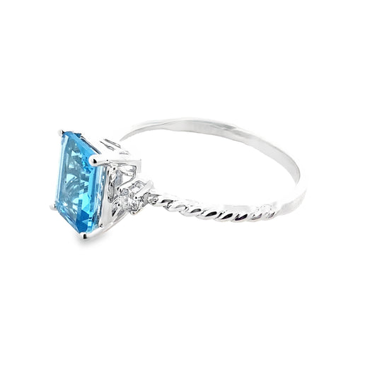 1.75 Btgt/0.08 Ctw Dird 14K White Gold Blue Topaz & Dia Ring Size 7 1.4Dwt