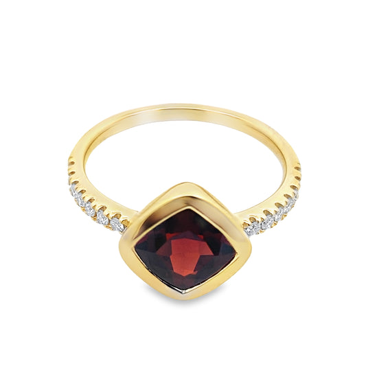 1.81 Gacu/ 0.14Ctw Dird 14K Yellow Gold Garnet & Dia Ring Size 7 2.2Dwt