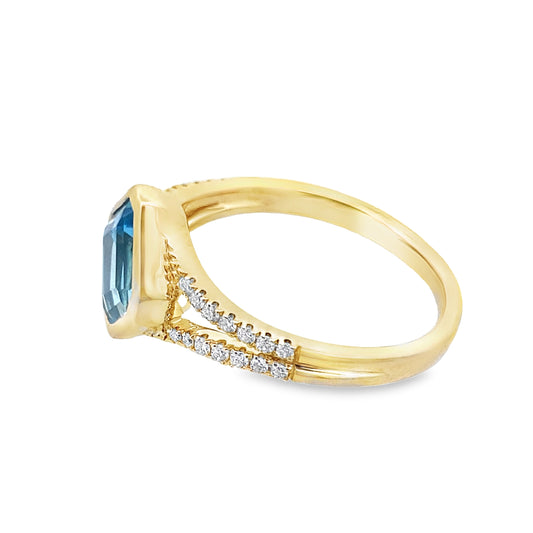 2.08 Btgt/0.14Ctw Dird 14K Yellow Gold Blue Topaz & Dia Ring Size 7 2.3Dwt