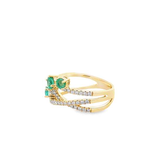 0.34 Ctw Dird/ 0.53Ctw Emrd 14K Yellow Gold Emerald & Dia Ring Size 7 2.8Dwt