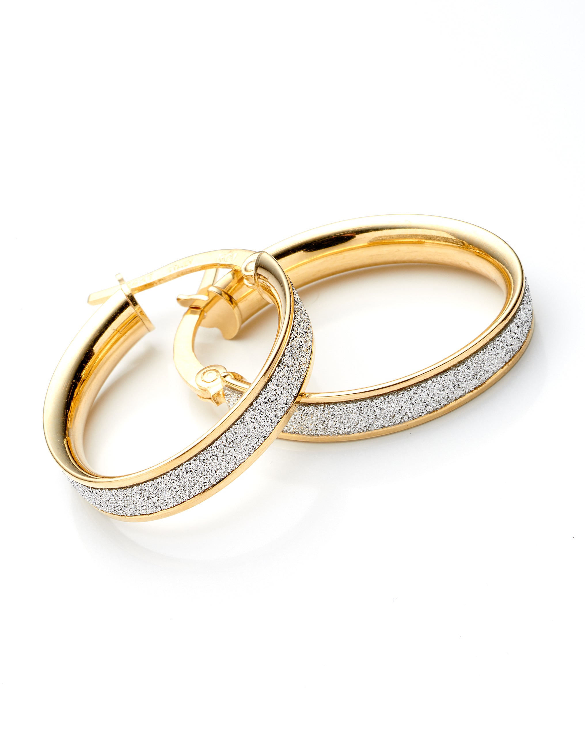 14K Yellow Gold Shiny Oval Glitter Hoop Earring 3.5X17mm W/White Glitter 1.2Dwt