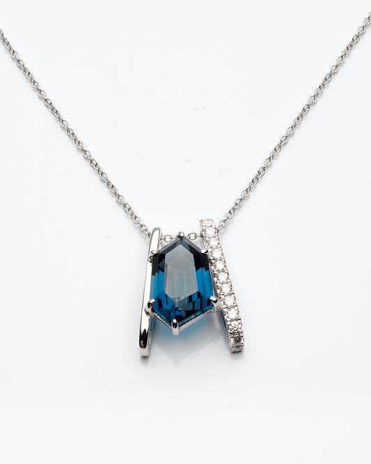 0.12Ctw Diamond 2.84Ctw London Blue Topaz 18K White Gold Necklace 18In 1.8Dwt