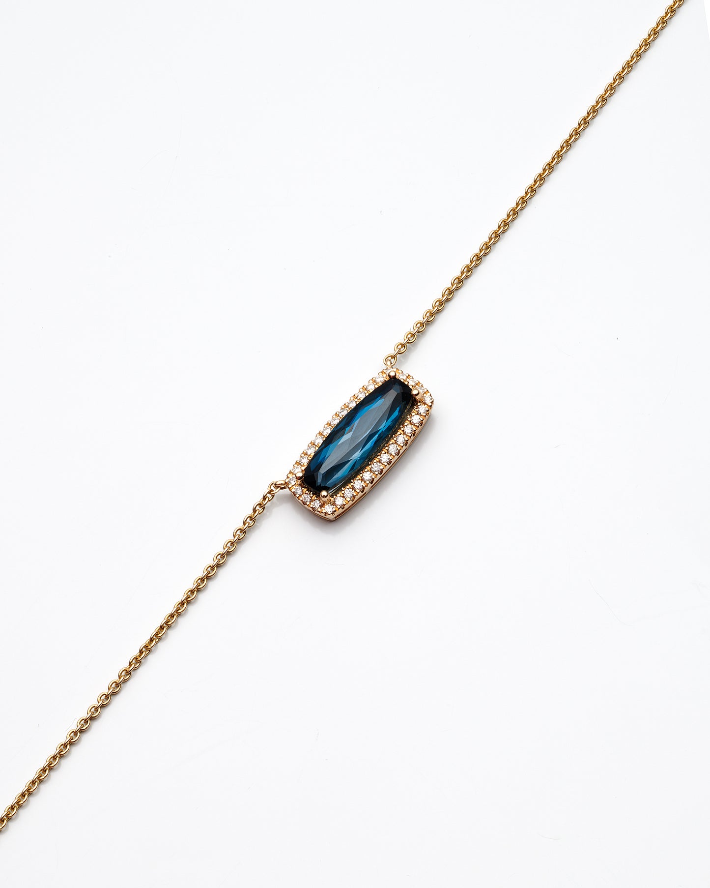 0.16Ctw Dia 2.95Ctw London Blue Topaz 14K Yellow Gold Necklace 18In 2.8Dwt